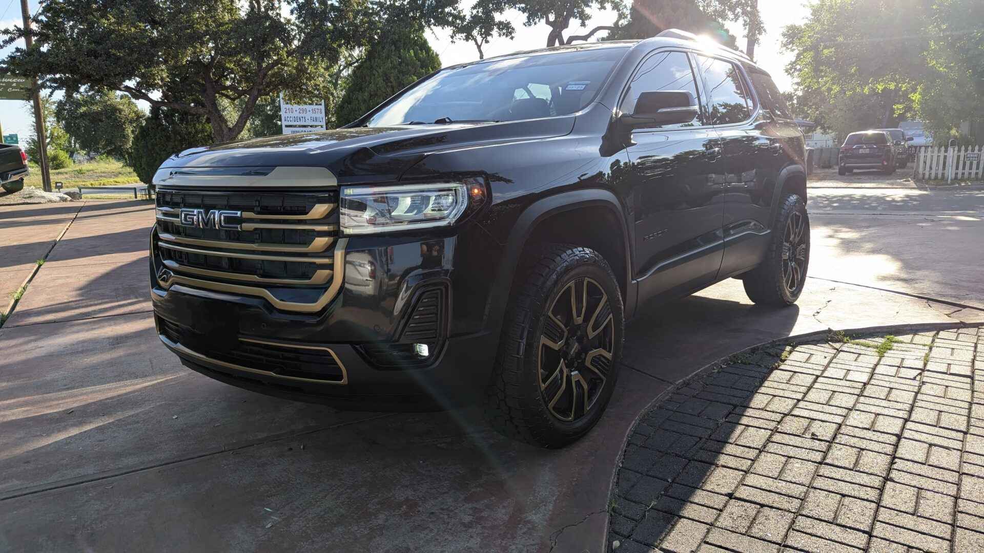 2021 GMC Acadia SLT photo 3