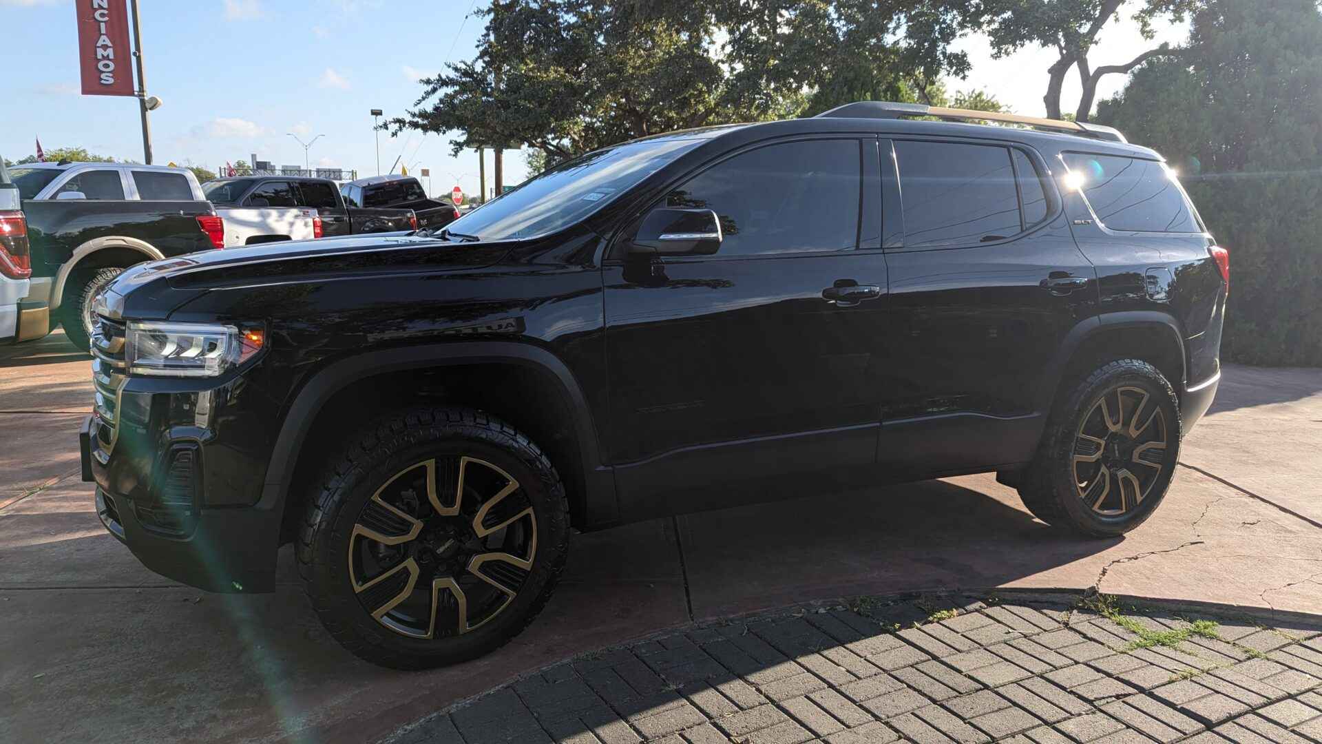 2021 GMC Acadia SLT photo 2