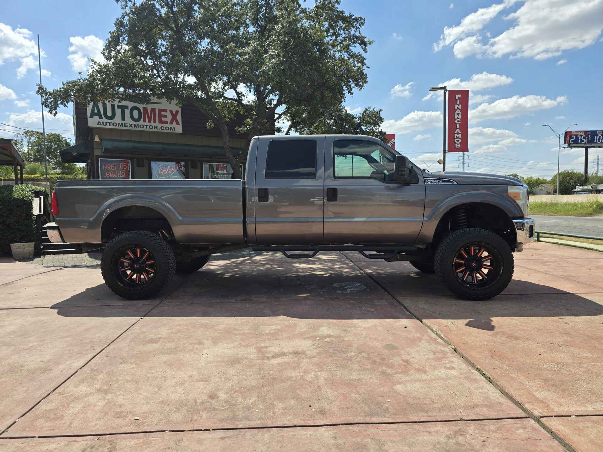 2012 Ford F-250 Super Duty XLT photo 2