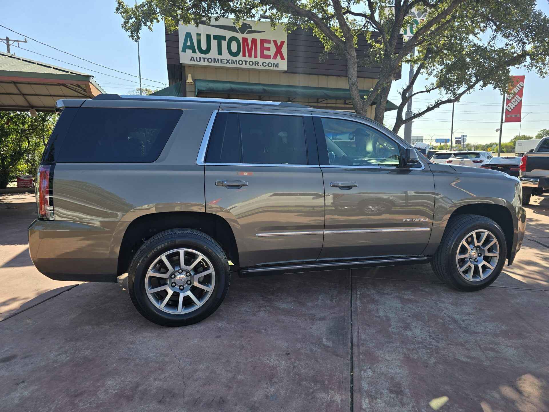 2015 GMC Yukon Denali photo 5